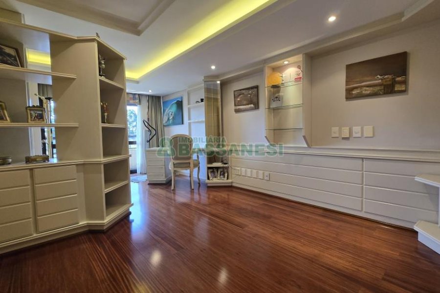 Apartamento com 375m², 3 dormitórios, 4 vagas, no bairro Madureira em Caxias do Sul para Comprar