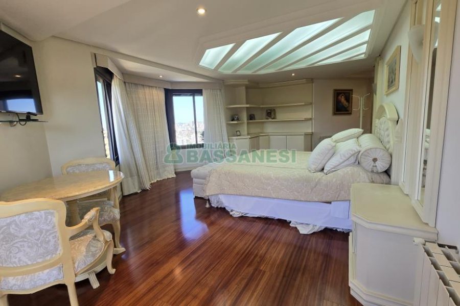 Apartamento com 375m², 3 dormitórios, 4 vagas, no bairro Madureira em Caxias do Sul para Comprar