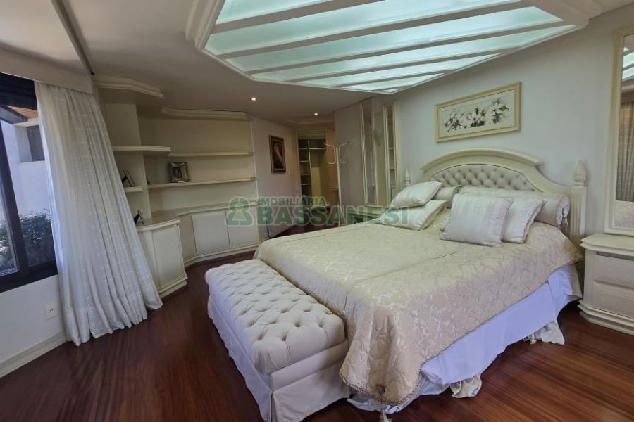 Apartamento com 375m², 3 dormitórios, 4 vagas, no bairro Madureira em Caxias do Sul para Comprar