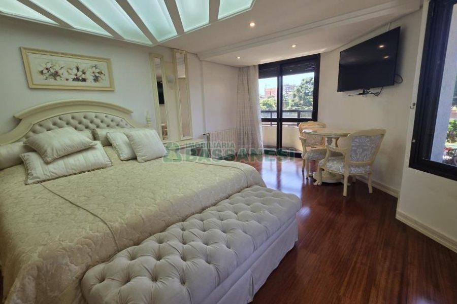 Apartamento com 375m², 3 dormitórios, 4 vagas, no bairro Madureira em Caxias do Sul para Comprar