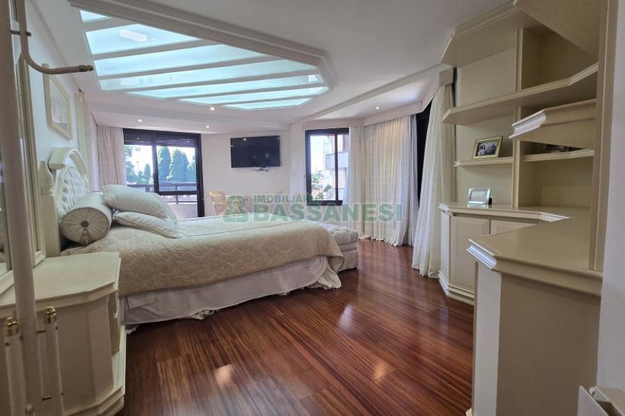 Apartamento com 375m², 3 dormitórios, 4 vagas, no bairro Madureira em Caxias do Sul para Comprar