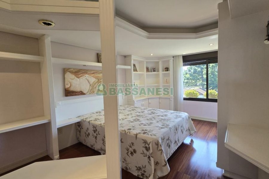 Apartamento com 375m², 3 dormitórios, 4 vagas, no bairro Madureira em Caxias do Sul para Comprar
