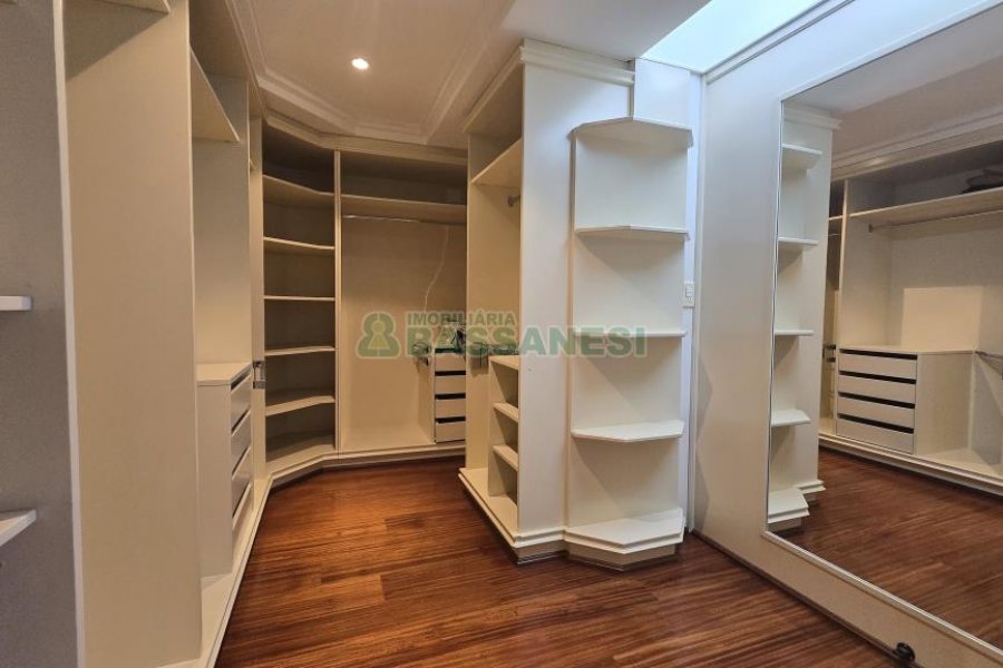 Apartamento com 375m², 3 dormitórios, 4 vagas, no bairro Madureira em Caxias do Sul para Comprar