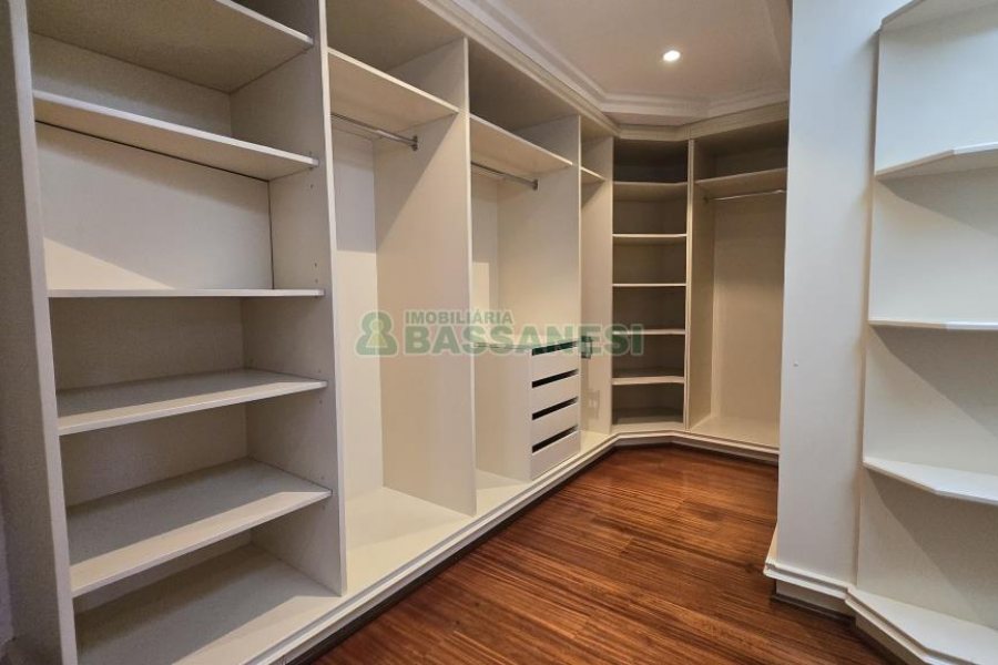 Apartamento com 375m², 3 dormitórios, 4 vagas, no bairro Madureira em Caxias do Sul para Comprar