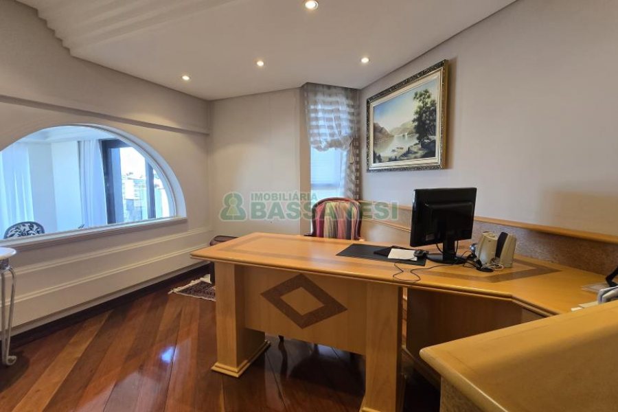 Apartamento com 375m², 3 dormitórios, 4 vagas, no bairro Madureira em Caxias do Sul para Comprar