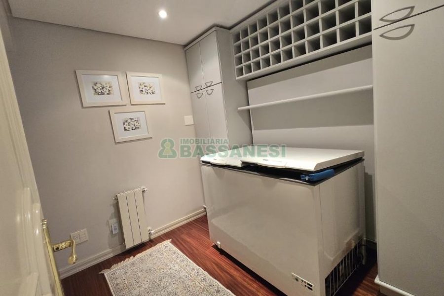Apartamento com 375m², 3 dormitórios, 4 vagas, no bairro Madureira em Caxias do Sul para Comprar
