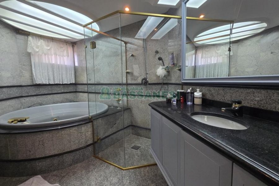 Apartamento com 375m², 3 dormitórios, 4 vagas, no bairro Madureira em Caxias do Sul para Comprar