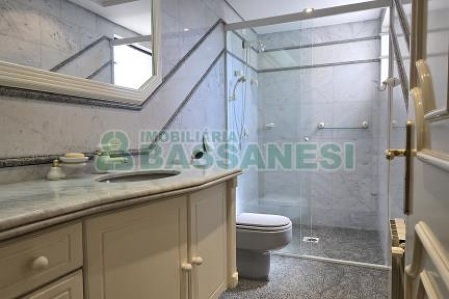 Apartamento com 375m², 3 dormitórios, 4 vagas, no bairro Madureira em Caxias do Sul para Comprar