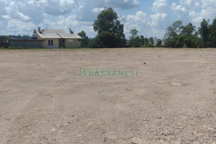 Terreno com 7808m², no bairro Marechal Floriano em Caxias do Sul para Comprar