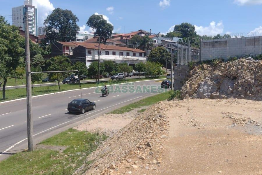 Terreno com 7808m², no bairro Marechal Floriano em Caxias do Sul para Comprar