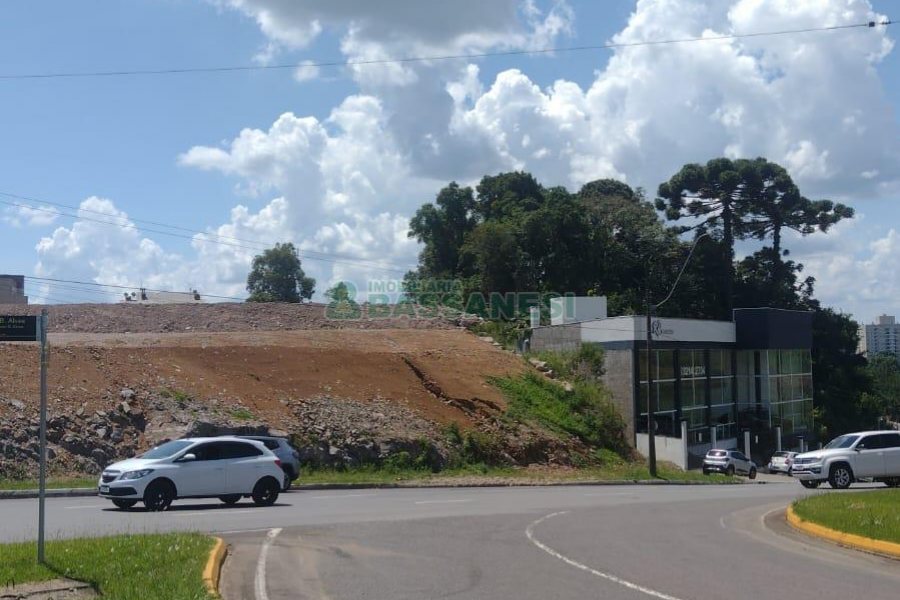 Terreno com 7808m², no bairro Marechal Floriano em Caxias do Sul para Comprar