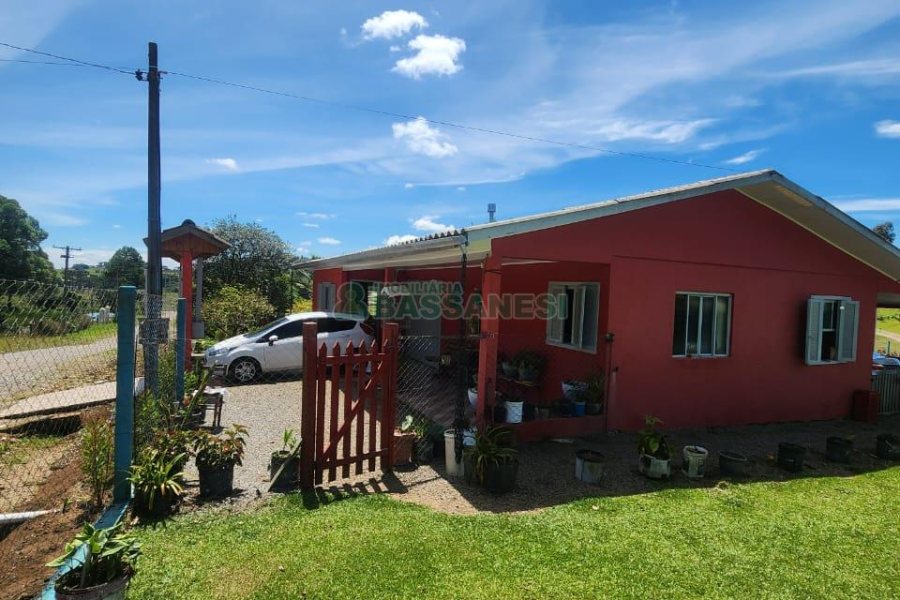 Chácara com 150m², 3 dormitórios, no bairro Apanhador em Caxias do Sul para Comprar