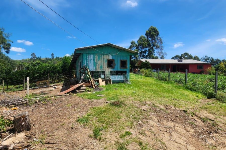 Chácara com 150m², 3 dormitórios, no bairro Apanhador em Caxias do Sul para Comprar