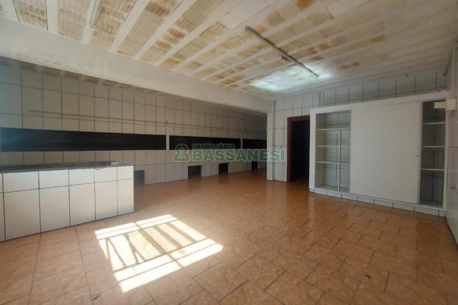 Pavilhão com 600m², no bairro Vila Cristina em Caxias do Sul para Alugar