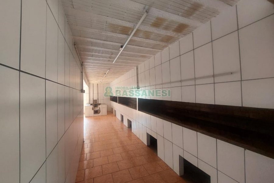Pavilhão com 600m², no bairro Vila Cristina em Caxias do Sul para Alugar