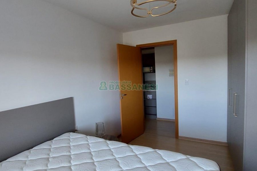 Apto Mobiliado com 50m², 1 dormitório, 1 vaga, no bairro Madureira em Caxias do Sul para Alugar