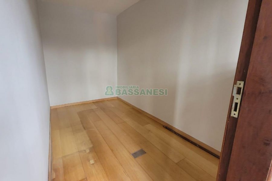 Apartamento com 82m², 2 dormitórios, 2 vagas, no bairro Centro em Caxias do Sul para Alugar ou Comprar