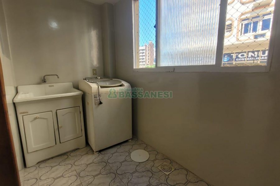 Apartamento com 82m², 2 dormitórios, 2 vagas, no bairro Centro em Caxias do Sul para Alugar ou Comprar