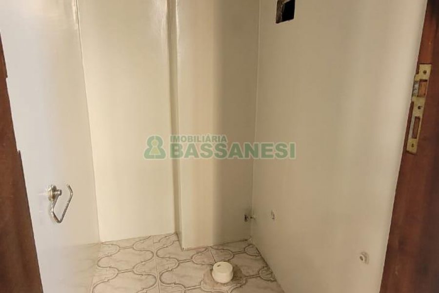 Apartamento com 82m², 2 dormitórios, 2 vagas, no bairro Centro em Caxias do Sul para Alugar ou Comprar