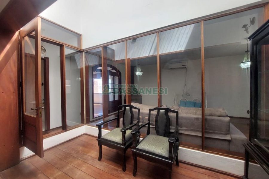 Casa Mobiliada com 370m², 5 dormitórios, 4 vagas, no bairro Nossa Senhora de Lourdes em Caxias do Sul para Alugar