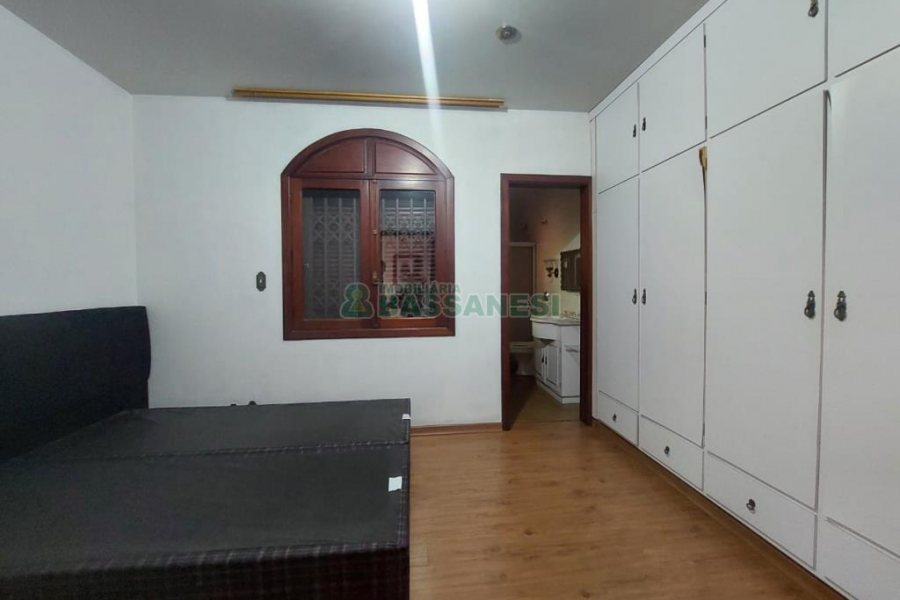 Casa Mobiliada com 370m², 5 dormitórios, 4 vagas, no bairro Nossa Senhora de Lourdes em Caxias do Sul para Alugar