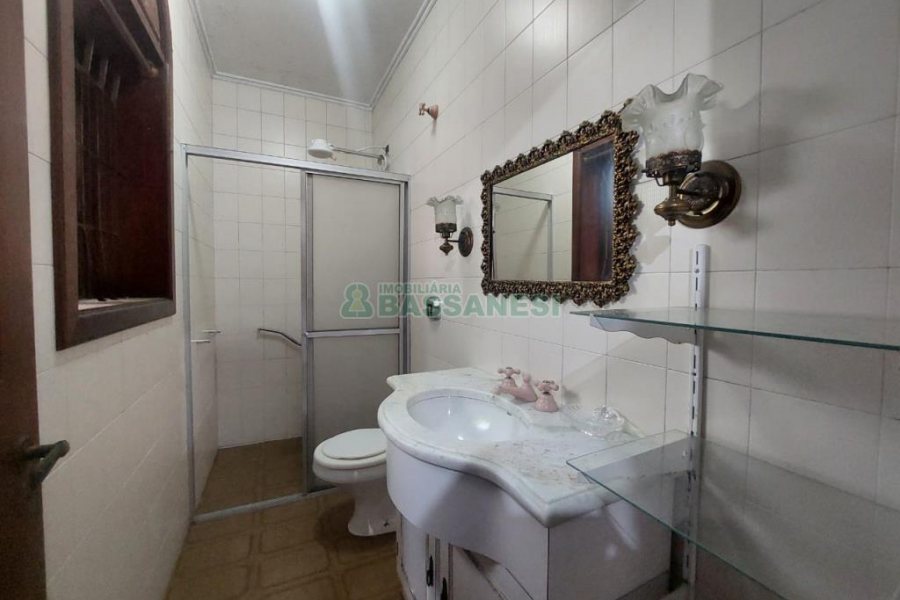 Casa Mobiliada com 370m², 5 dormitórios, 4 vagas, no bairro Nossa Senhora de Lourdes em Caxias do Sul para Alugar