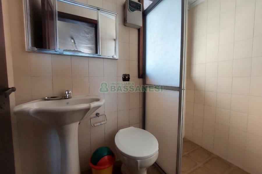 Casa Mobiliada com 370m², 5 dormitórios, 4 vagas, no bairro Nossa Senhora de Lourdes em Caxias do Sul para Alugar