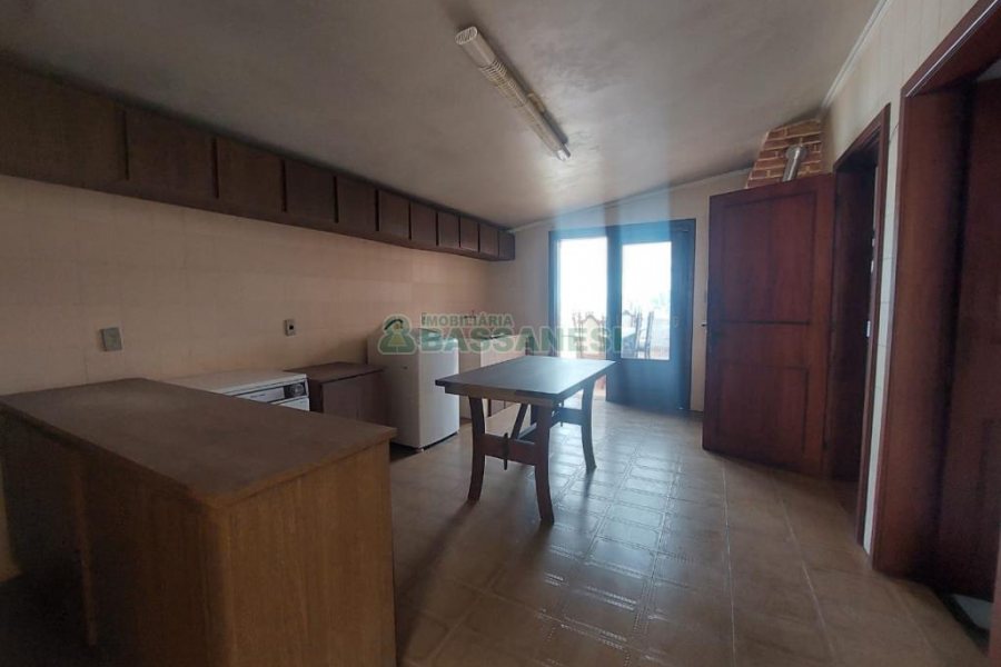 Casa Mobiliada com 370m², 5 dormitórios, 4 vagas, no bairro Nossa Senhora de Lourdes em Caxias do Sul para Alugar