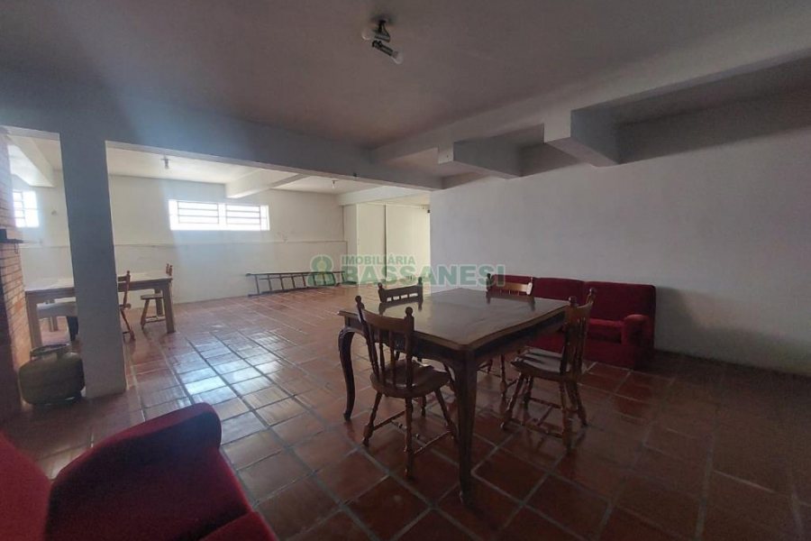 Casa Mobiliada com 370m², 5 dormitórios, 4 vagas, no bairro Nossa Senhora de Lourdes em Caxias do Sul para Alugar