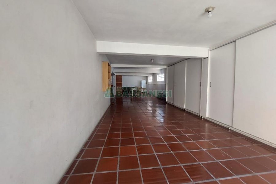Casa Mobiliada com 370m², 5 dormitórios, 4 vagas, no bairro Nossa Senhora de Lourdes em Caxias do Sul para Alugar