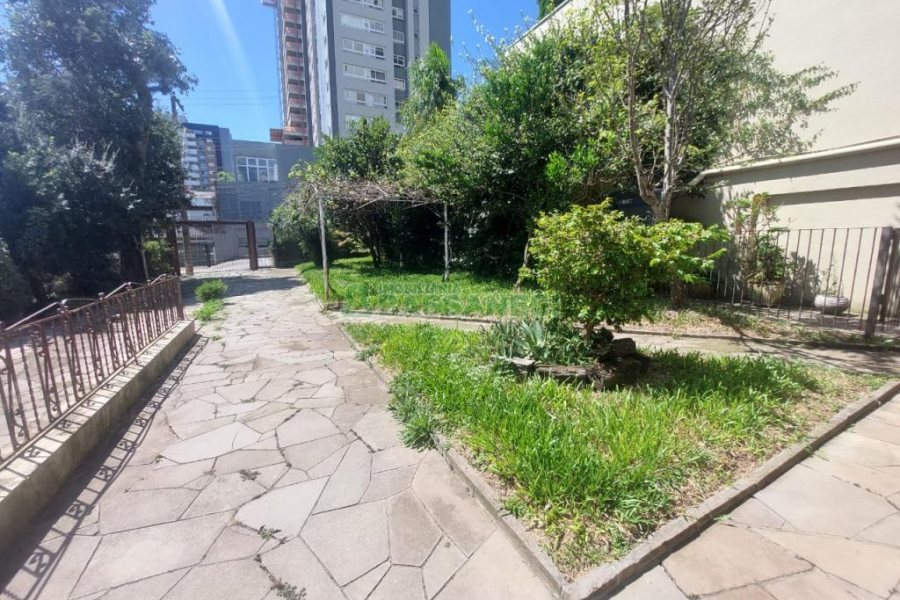 Casa Mobiliada com 370m², 5 dormitórios, 4 vagas, no bairro Nossa Senhora de Lourdes em Caxias do Sul para Alugar