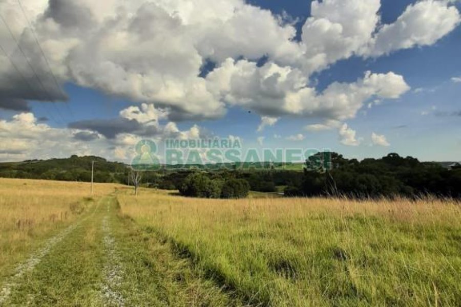 Terreno com 550000m², no bairro Vila Seca em Caxias do Sul para Comprar