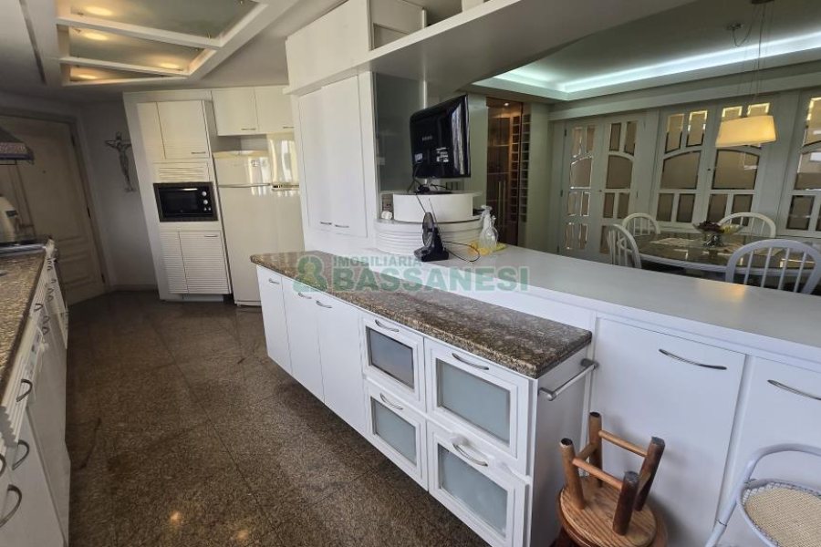 Apto Mobiliado com 374m², 3 dormitórios, 4 vagas, no bairro Madureira em Caxias do Sul para Alugar ou Comprar