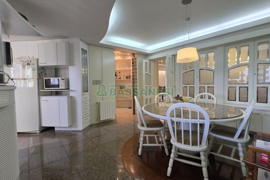 Apto Mobiliado com 374m², 3 dormitórios, 4 vagas, no bairro Madureira em Caxias do Sul para Alugar ou Comprar