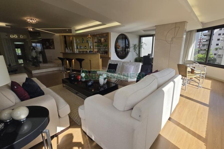 Apto Mobiliado com 374m², 3 dormitórios, 4 vagas, no bairro Madureira em Caxias do Sul para Alugar ou Comprar