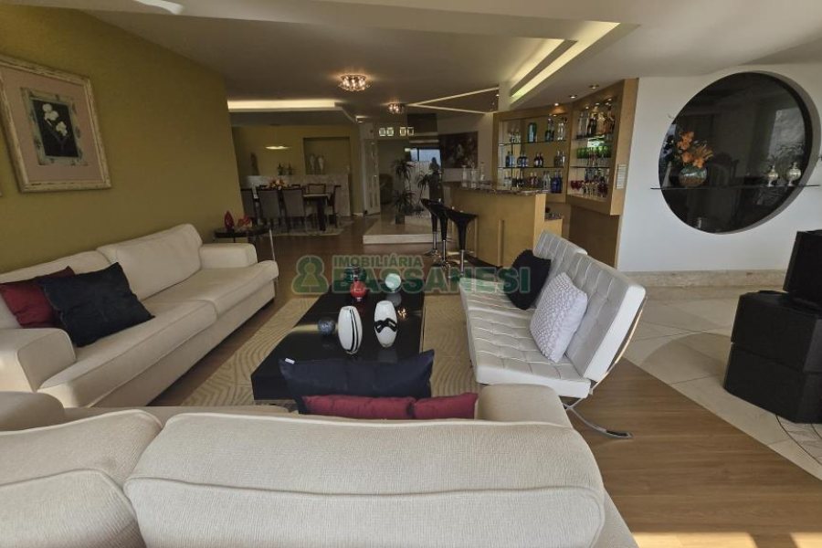 Apto Mobiliado com 374m², 3 dormitórios, 4 vagas, no bairro Madureira em Caxias do Sul para Alugar ou Comprar