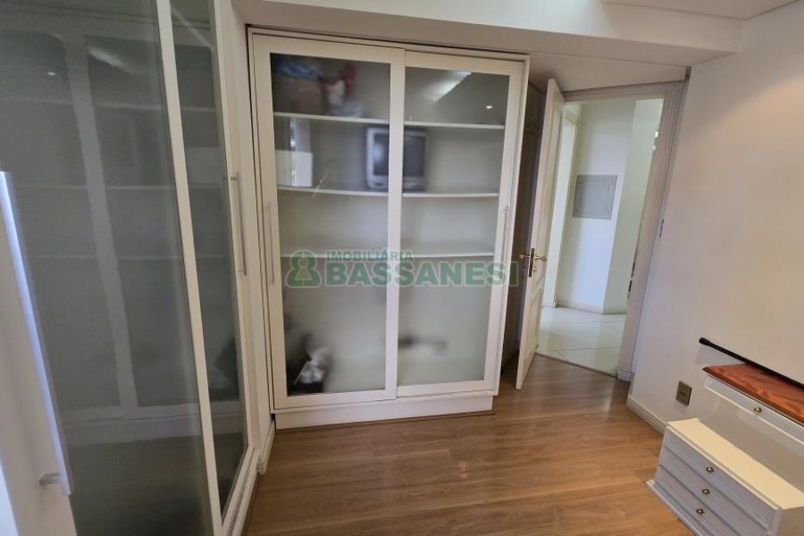 Apto Mobiliado com 374m², 3 dormitórios, 4 vagas, no bairro Madureira em Caxias do Sul para Alugar ou Comprar