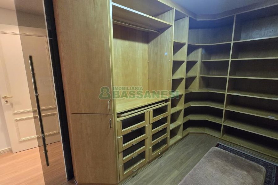 Apto Mobiliado com 374m², 3 dormitórios, 4 vagas, no bairro Madureira em Caxias do Sul para Alugar ou Comprar