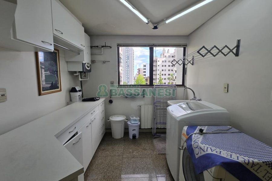 Apto Mobiliado com 374m², 3 dormitórios, 4 vagas, no bairro Madureira em Caxias do Sul para Alugar ou Comprar