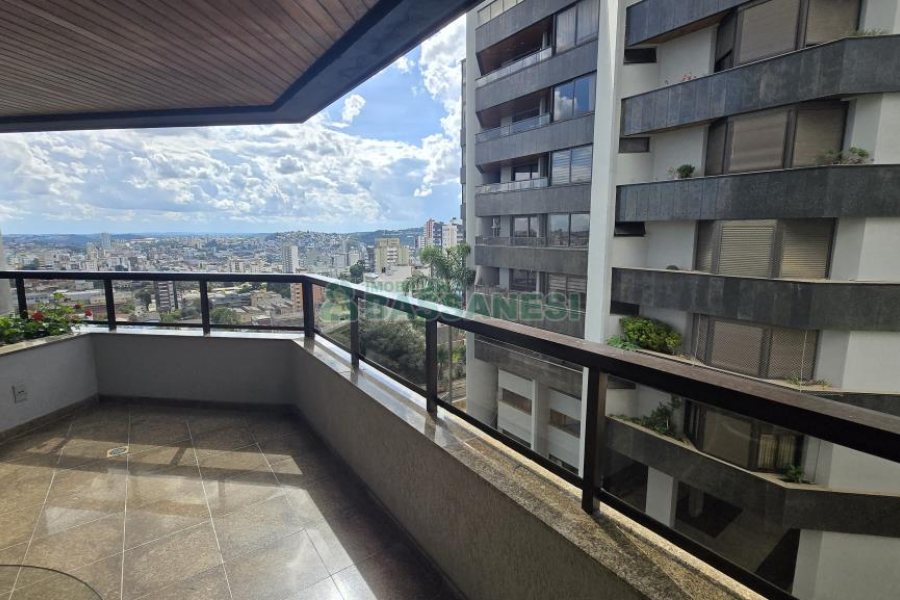 Apto Mobiliado com 374m², 3 dormitórios, 4 vagas, no bairro Madureira em Caxias do Sul para Alugar ou Comprar