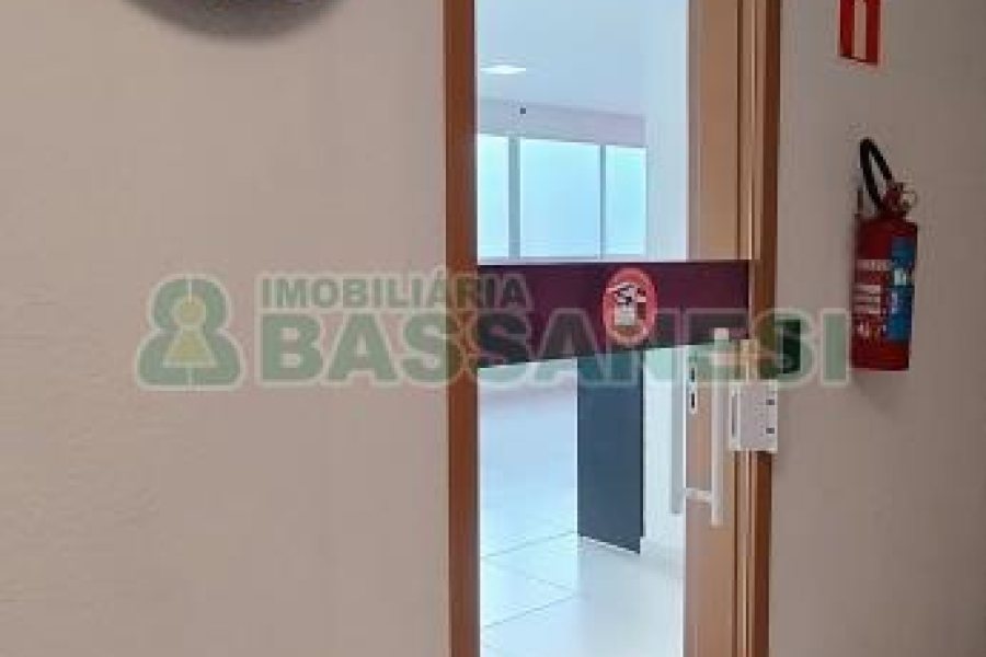 Kitinete com 25m², 1 dormitório, no bairro Cidade Nova em Caxias do Sul para Comprar