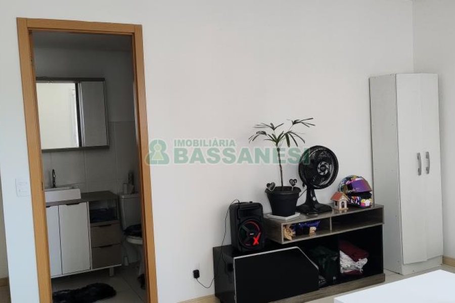 Kitinete com 25m², 1 dormitório, no bairro Cidade Nova em Caxias do Sul para Comprar