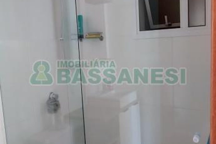 Kitinete com 25m², 1 dormitório, no bairro Cidade Nova em Caxias do Sul para Comprar