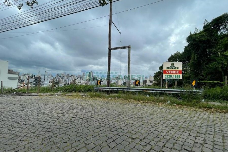 Terreno com 1050m², no bairro Jardim América em Caxias do Sul para Comprar