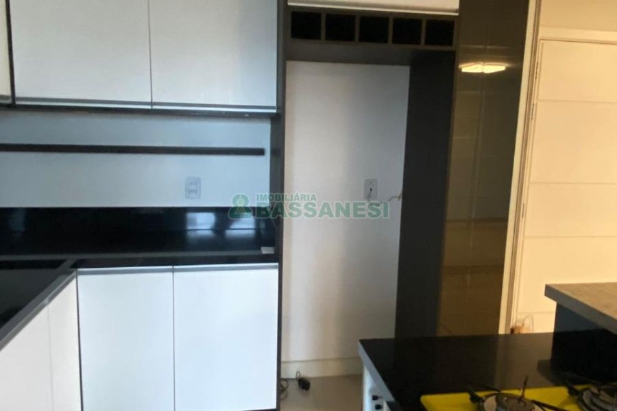 Apartamento com 77m², 2 dormitórios, 6 vagas, no bairro Colina Sorriso em Caxias do Sul para Comprar