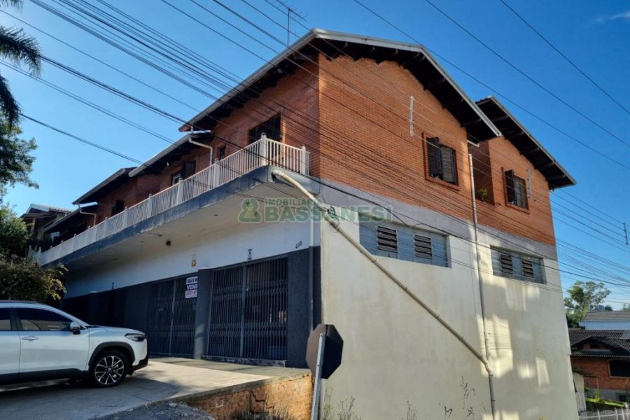 Predio com 493m², no bairro Santa Catarina em Caxias do Sul para Comprar