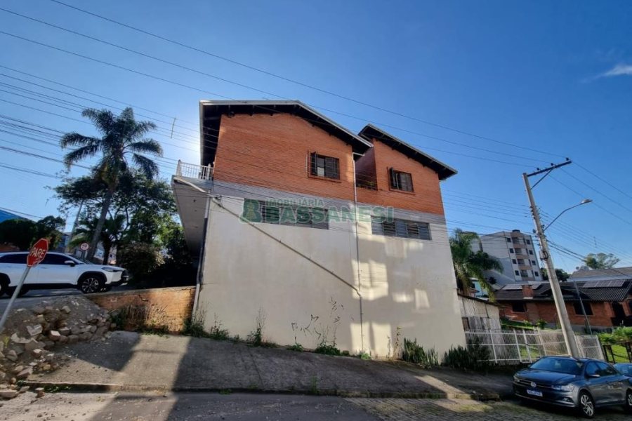 Predio com 493m², no bairro Santa Catarina em Caxias do Sul para Comprar