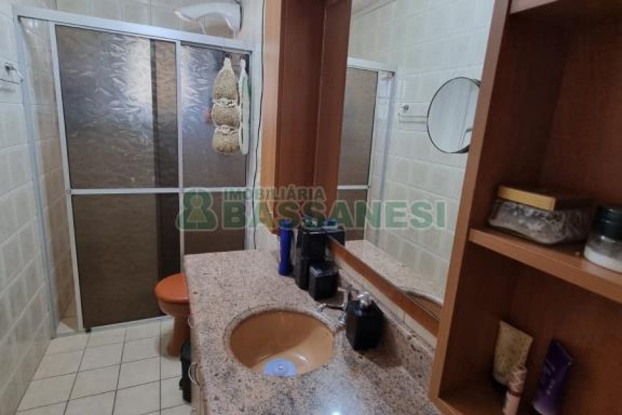 Predio com 493m², no bairro Santa Catarina em Caxias do Sul para Comprar