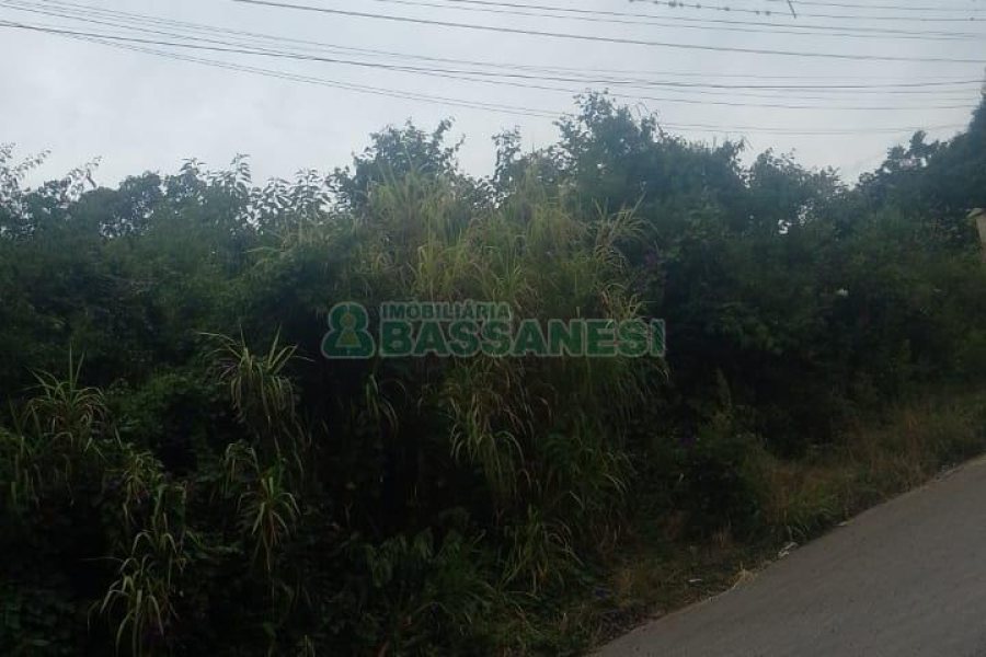 Terreno com 940m², no bairro Vila Lobos em Caxias do Sul para Comprar