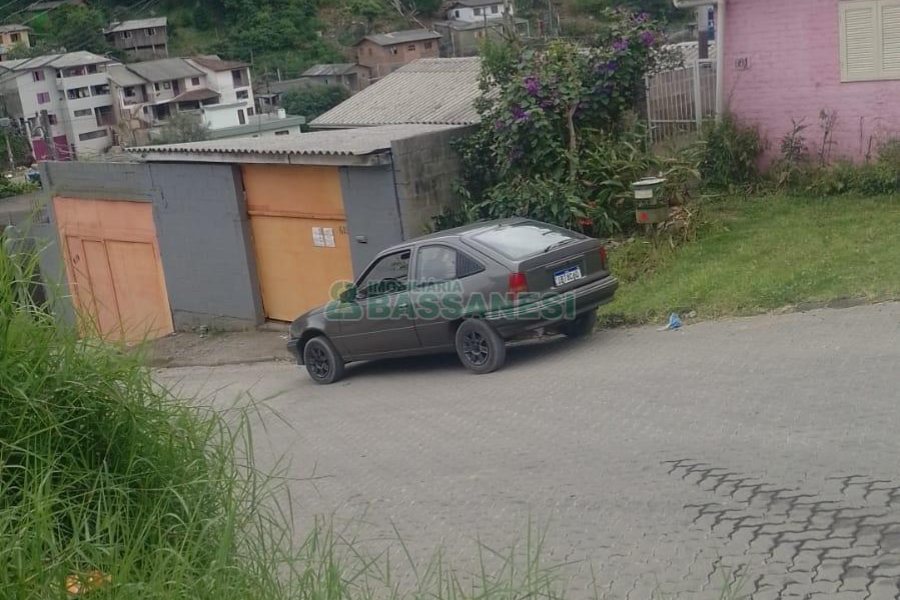 Terreno com 940m², no bairro Vila Lobos em Caxias do Sul para Comprar